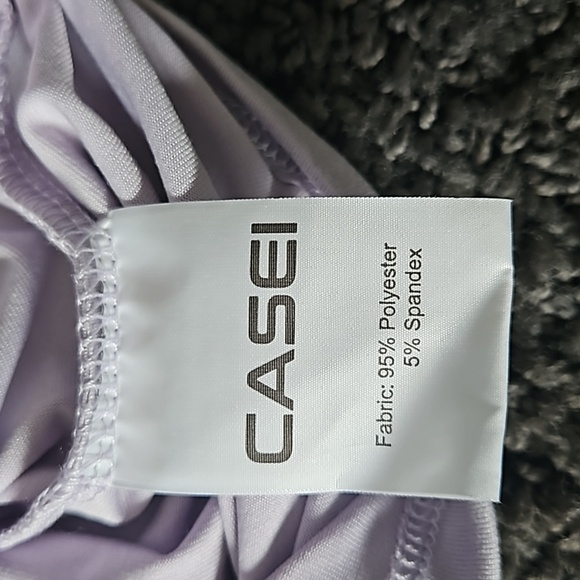 Womens V-neck workout top with knot. Lavender Small New with tags. Cropped - Picture 6 of 7